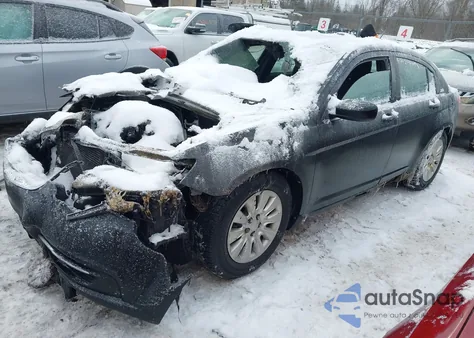2012 Chrysler 200 Lx z USA, uszkodzony, nr VIN 1C3CCBAB2CN330735
